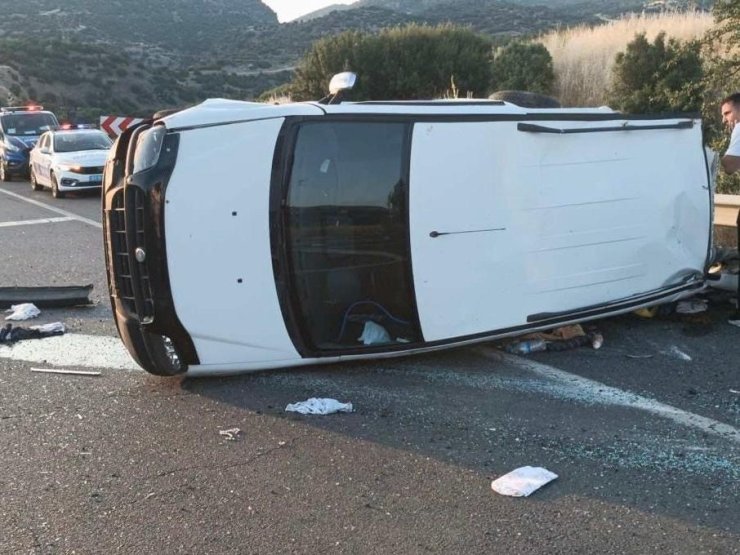 Uşak’ta hafif ticari aracın devrildi: 1 ölü, 4 yaralı