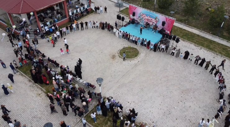 Demirözü’nde ‘Kuşburnu Çiçeği Festivali’ düzenlendi