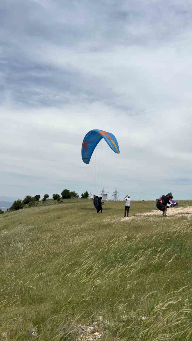 Paraşütle şehirler arası yolculuk: 7 saatte 230 kilometre uçtu