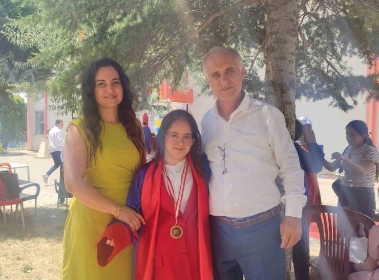 Özel çocuklar mezuniyet coşkusu yaşadı