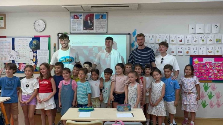 Trabzonspor U-19 takımı Marmaris’te minik yüreklerle buluştu