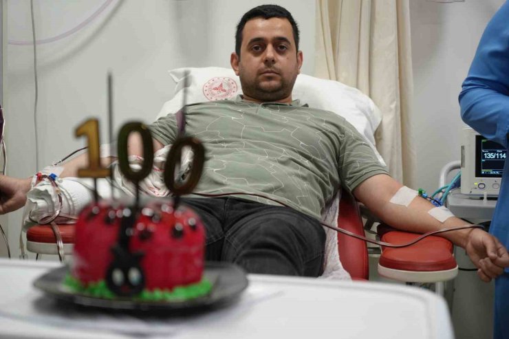 Hayat kurtaran 100. kök hücre bağışı, pasta kesilerek kutlandı