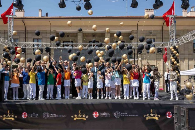 ’Türkiye Yüzyılında Geleceğin Yıldızları’ yıl sonu şenliği düzenlendi