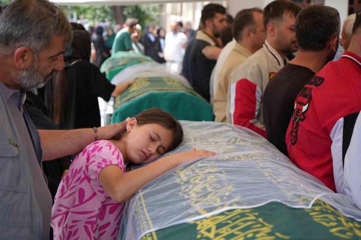 Motosiklet tutkunu iki genç kız trafik canavarı kurbanı oldu