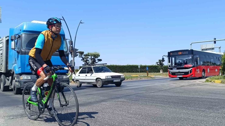 Manisalı Bisikletçi Ferdi Zeyrek için pedal çevirdi