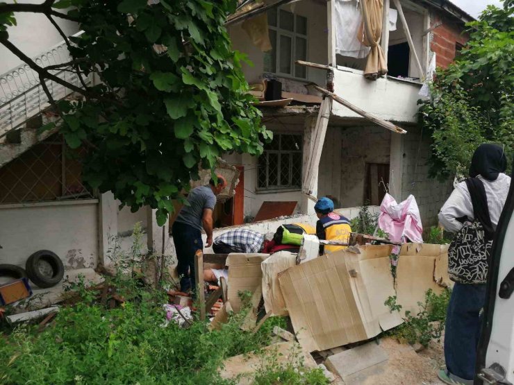 Niksar’da evin balkonu çöktü, 1 kişi yaralandı