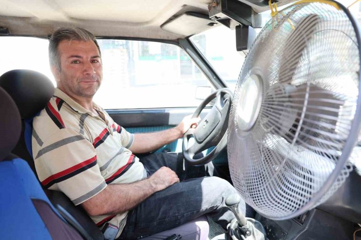Adanalı sürücünün sıcaklığa karşı ilginç çözümü: 87 model araca vantilatör taktı