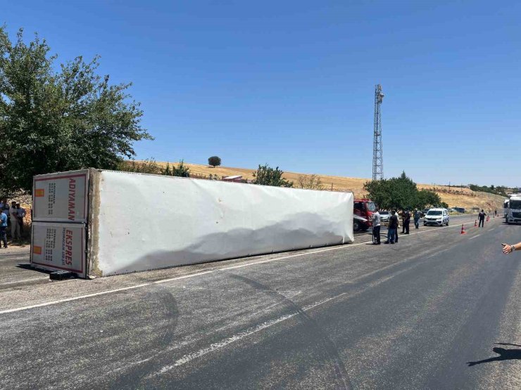 Devrilen tırda yangın çıktı