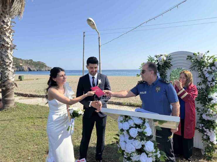 Komiserler hayatlarını birleştirdi