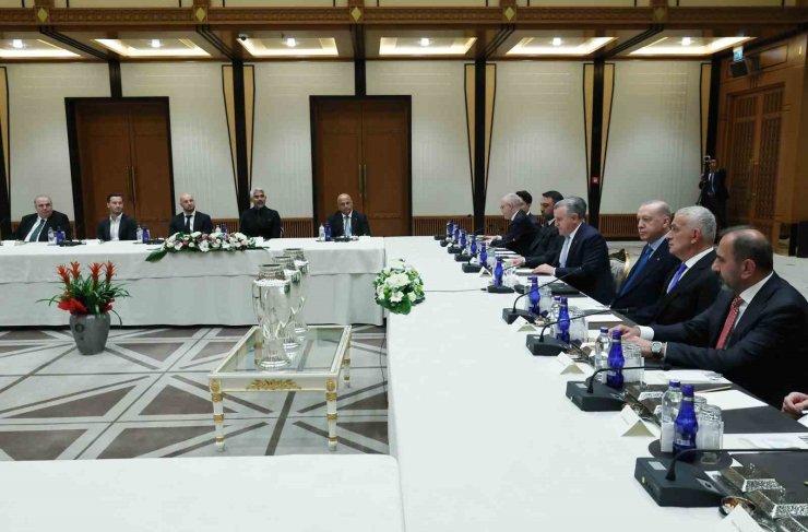 Cumhurbaşkanı Erdoğan, Süper Lig’e yükselen 3 futbol kulübünün başkanlarını kabul etti