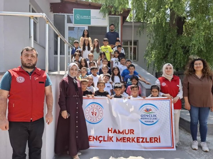 Hamur’da öğrencilere sinema sürprizi