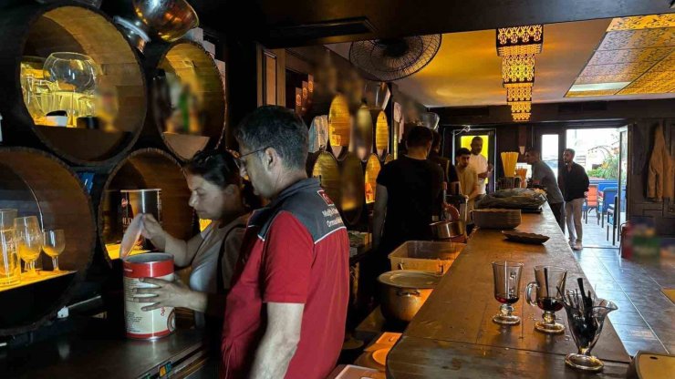 Marmaris’te gıda denetimleri gece saatlerinde de sürüyor