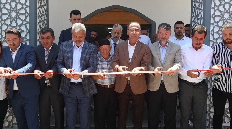 Antakya Belediyesi’nin inşa ettiği çok amaçlı salon hizmete açıldı