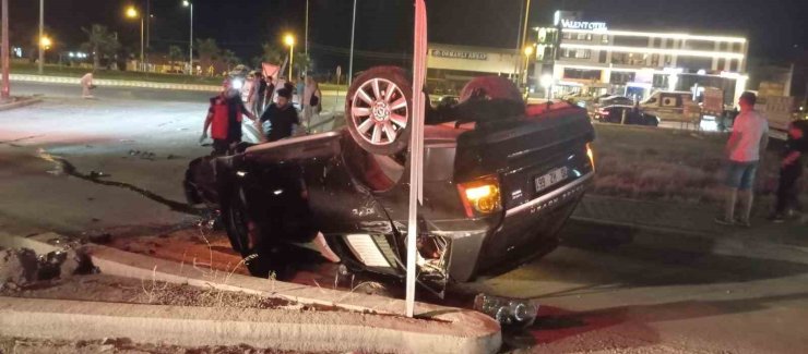 Edremit Zeytinli’de akıllı kavşakta kaza: 2 kişi yaralandı