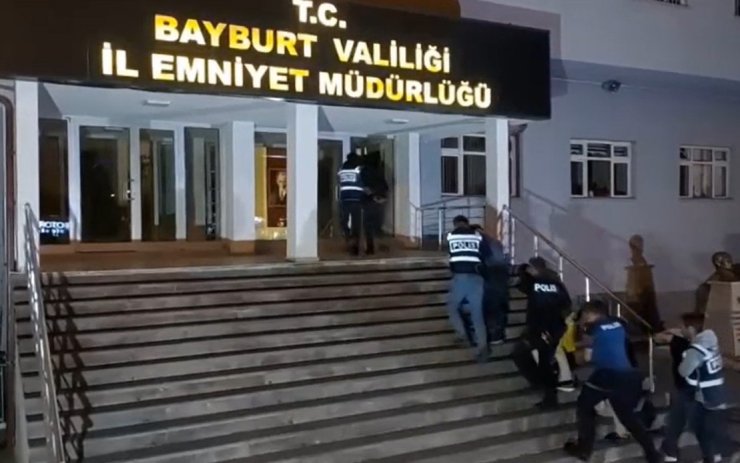 Bayburt’ta 5 düzensiz göçmen yakalandı
