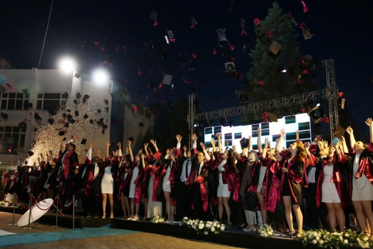 MCBÜ Tıp Fakülteli genç hekimler sağlık ordusuna katıldı