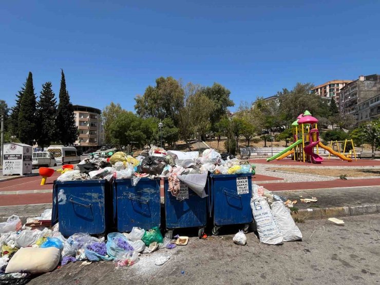 Buca’da maaş krizi sürüyor: İşçiler parasız, sokaklar çöp dolu