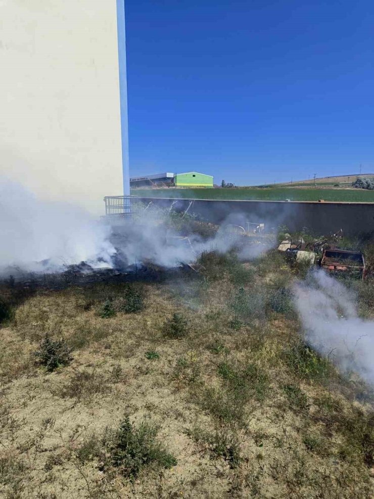 Yozgat’ta fabrika arazisindeki yangın söndürüldü