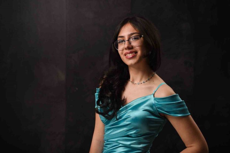 15 yaşındaki Türk piyanist Almanya’da birinci oldu