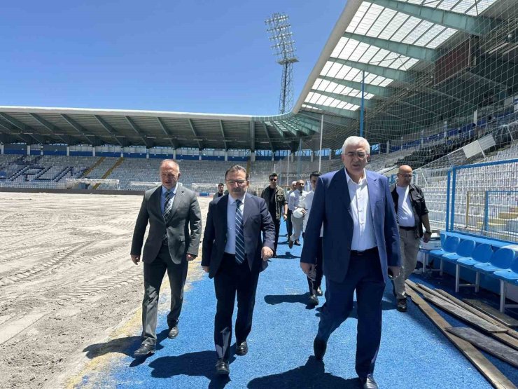 Milletvekili Altınok ve Öz, Kazımkarabekir Statı’ndaki zemin yenileme çalışmasını inceledi