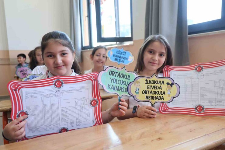 Elazığ’da 122 bin öğrenci karne heyecanı yaşadı