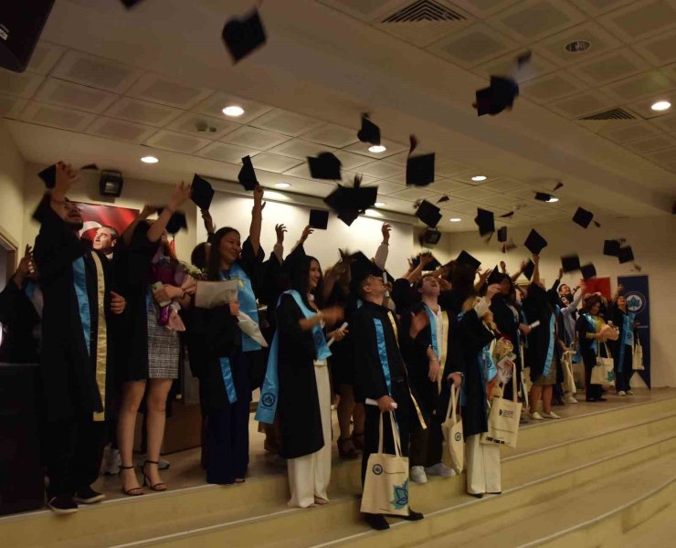 ESOGÜ Sosyal Bilimler Enstitüsü’nde mezuniyet heyecanı