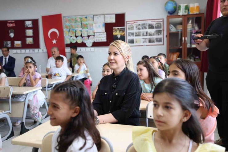 Başkan Doğan miniklerin karne gününde yalnız bırakmadı