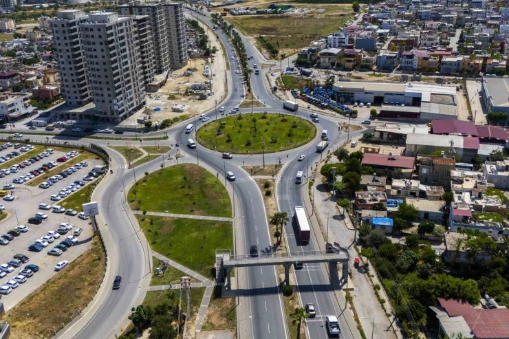 Mersin’de D-400 üzerindeki kavşaklara peyzaj düzenlemesi