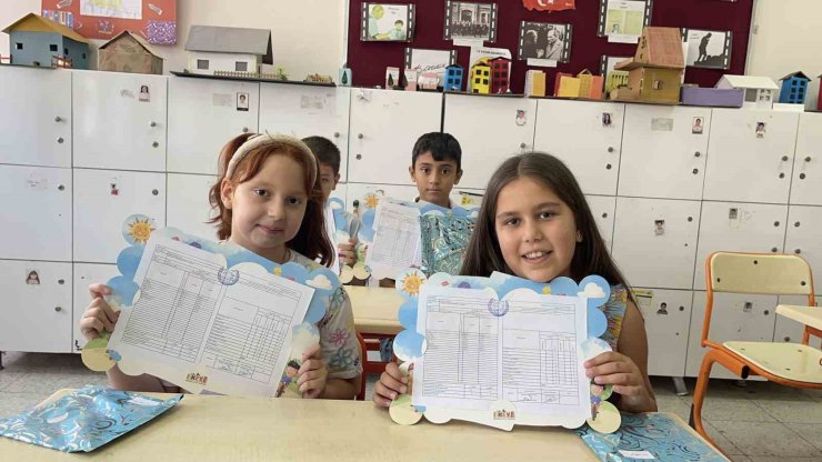 Osmaniye’de 132 bin öğrenci karne heyecanı yaşadı