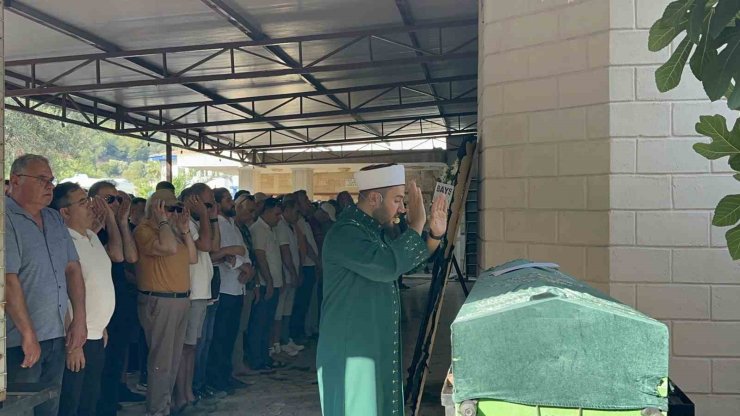 Marmaris’in Kültür sanat temsilcisi Altınöz sevenleri tarafından toprağa verildi