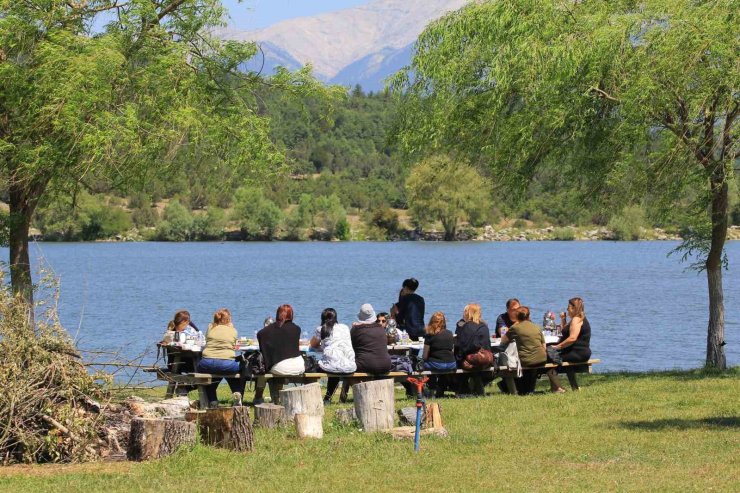 Babaannesinin tarlasına tesis kurdu Kuveyt ve Katarlıları konuk ediyor