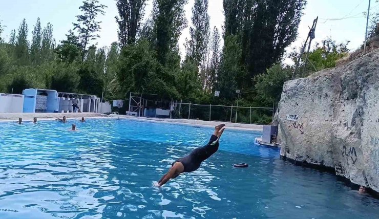 Tarihi Keşişin Havuzu serinletiyor