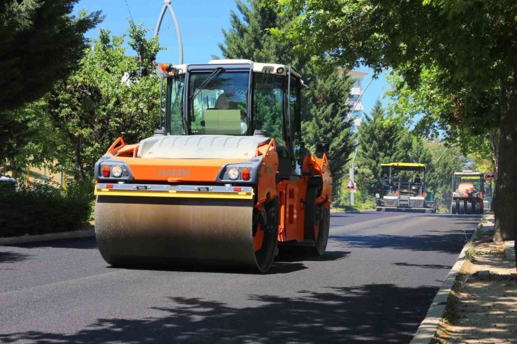Elazığ’da yol bakım ve asfalt çalışmaları sürüyor