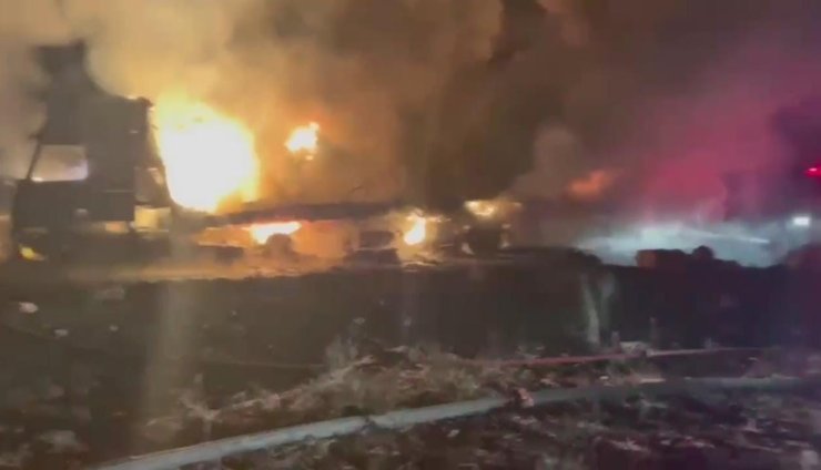 Seyir halindeki tır alev aldı