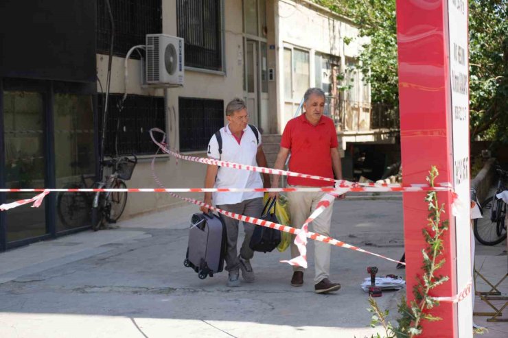 Antalya’da zemin kat kolonu patlayan 7 katlı bina tahliye edildi