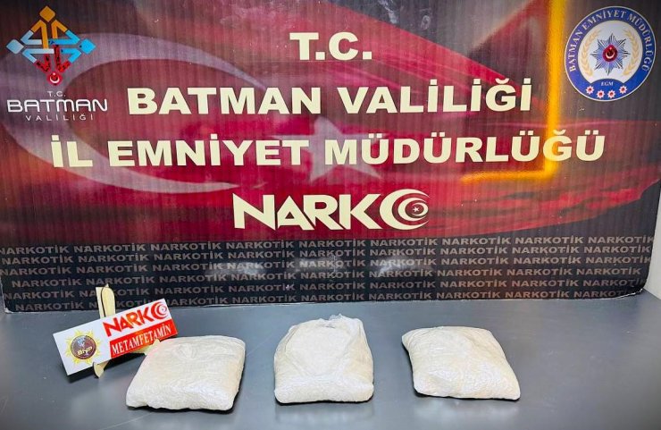 Kadın yolcunun valizinden 3 kilo uyuşturucu çıktı