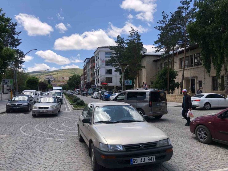 Bayburt’ta trafik ve araç yoğunluğu