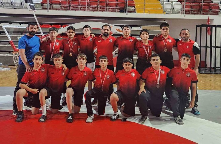 Çorumlu güreşçilerden Türkiye Şampiyonasında büyük başarı