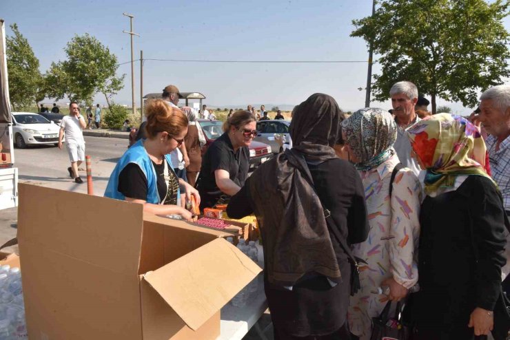 Menemen Belediyesi öğrenci ve velileri yalnız bırakmadı