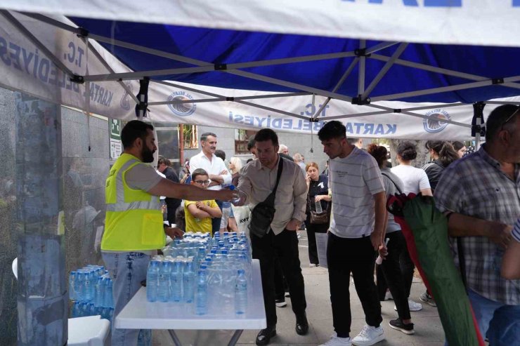 Kartal Belediyesi ekipleri, YKS heyecanında öğrencileri yalnız bırakmadı