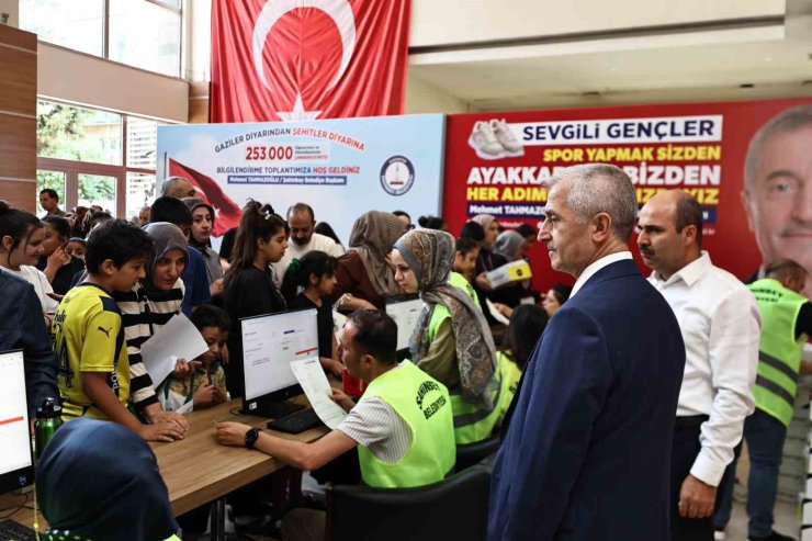 Şahinbey Belediyesi’nden öğrencilere karne hediyesi