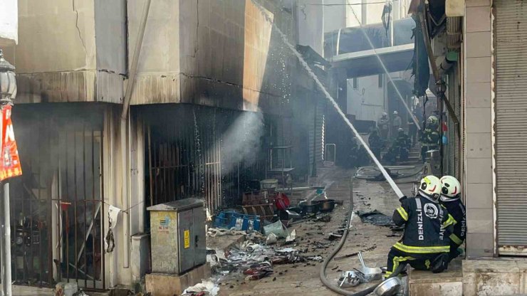 Tarihi çarşıdaki yangı kontrol altına alındı