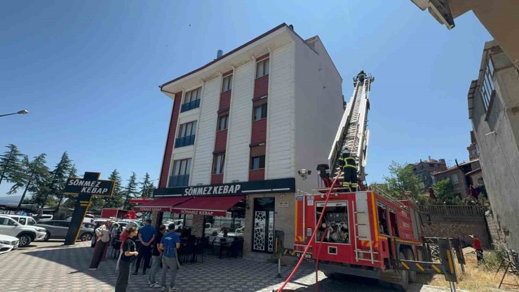 Eğirdir’de kebap salonunda çıkan baca yangını büyümeden söndürüldü