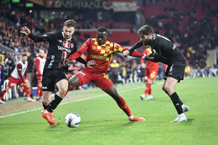 Göztepe, Dennis için Anderlecht’in teklifini yetersiz bularak reddetti