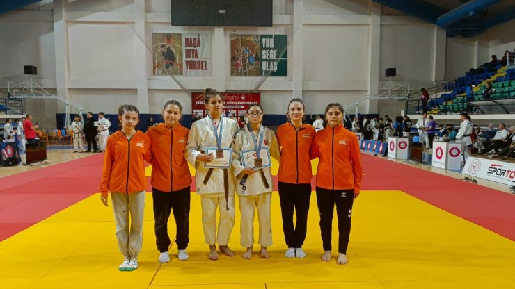 Salihlili judocular, Delibay ve Kılkış bronz madalya kazandı