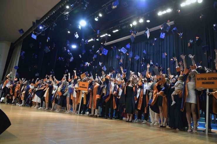 Genç mühendisler mezun oldu