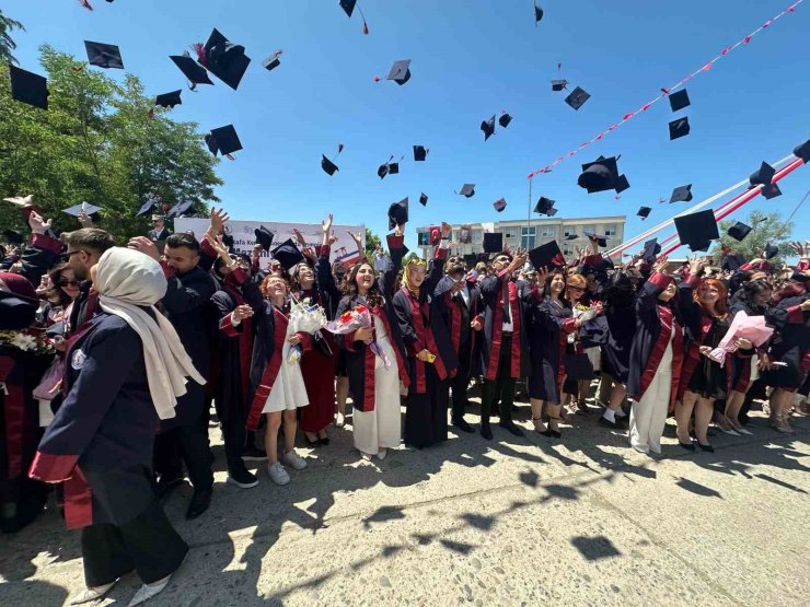 Geleceğin iletişimcileri kep attı