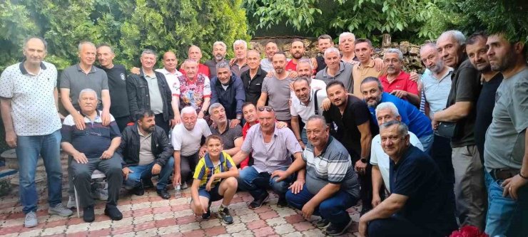 Masterler derneği üyeleri dostluk maçı sonrası gönüllerince eğlendi