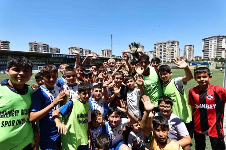 Şahinbey Belediyesi öğrencileri yalnız bırakmadı