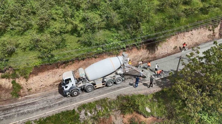 Sandıkçı: "Kırsaldaki yolları güvenli ve konforlu hale getiriyoruz"